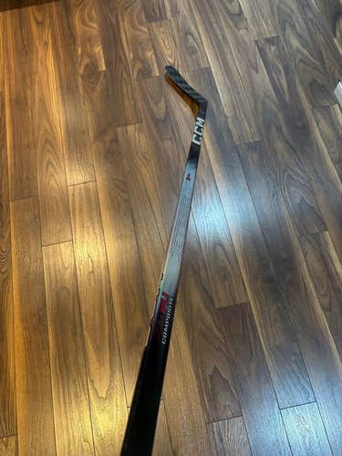 NEW Senior CCM JetSpeed FT8 Pro Left Hand Hockey Stick P28 70 Flex (New)
