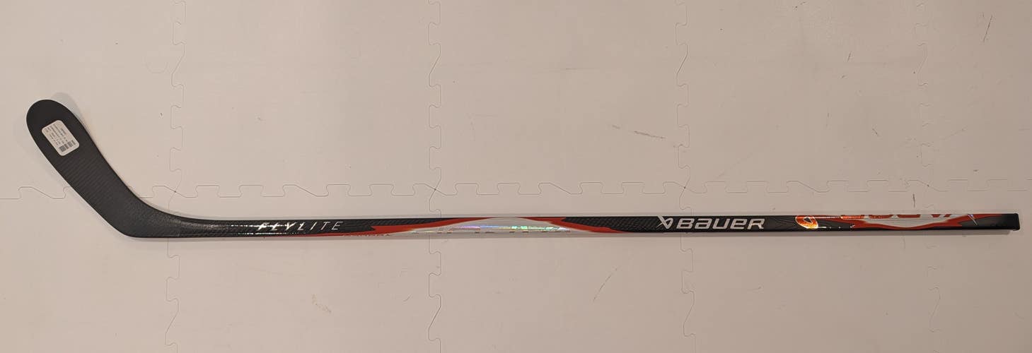 Senior Bauer Vapor Flylite Grip Right Handed Hockey Stick P28 87 Flex (New)