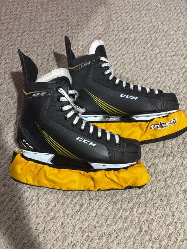Used CCM Tacks 1052 Size 9 Senior Hockey Skates