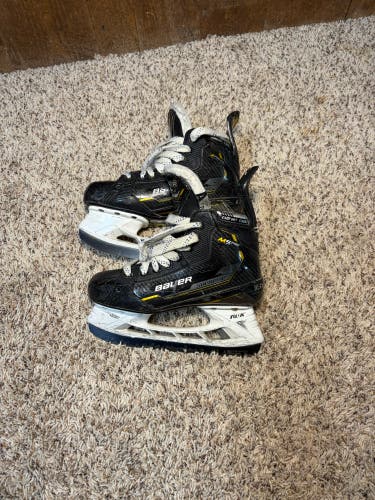 Black 2022 Bauer Supreme M5 Pro Hockey Skates Regular Width Size 4.5 (Used)