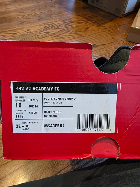 Black Men's Size M 10.0 (W 11.0) New Balance 442 Molded Cleats Cleats (Used)