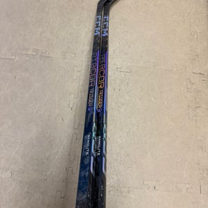 Junior CCM Ribcor Trigger 9 Pro Right Handed Hockey Stick P28 40 Flex (New) - 2 pack