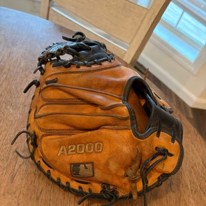 Wilson A2000 RH Catcher's Glove 32.5" (Used)