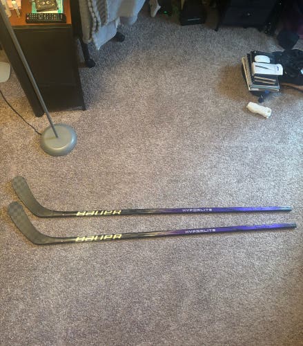 2 Senior Bauer Vapor Hyperlite 2 Right Handed Hockey Stick P92 70 Flex (Used)