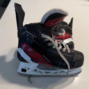 2023 CCM JetSpeed FT670 Hockey Skates Size 2.5 (Used)