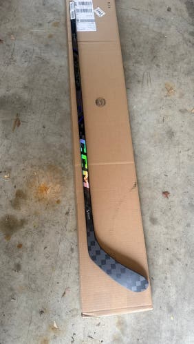 Junior CCM Ribcor Trigger 9 Pro Right Handed Hockey Stick P28 40 Flex (New) Warranty Included!!