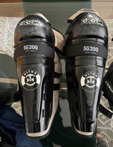 CCM SG200 Shin Guards 13.5”