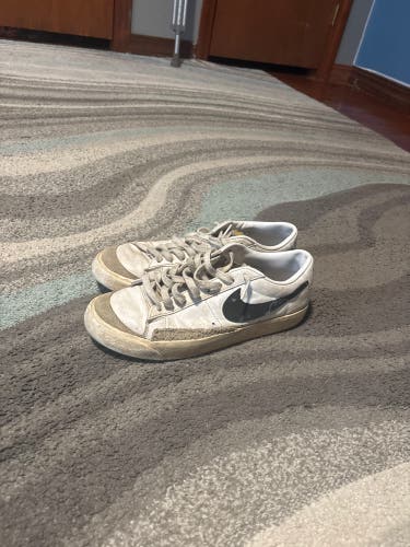 White Men's Size M 9.5 (W 10.5) Adult Nike Blazer Low Shoes (Used)