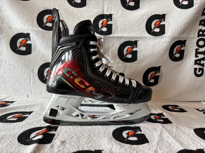 Red 2025 CCM JetSpeed FT8 Pro Hockey Skates Regular Width 7.5 (Used)
