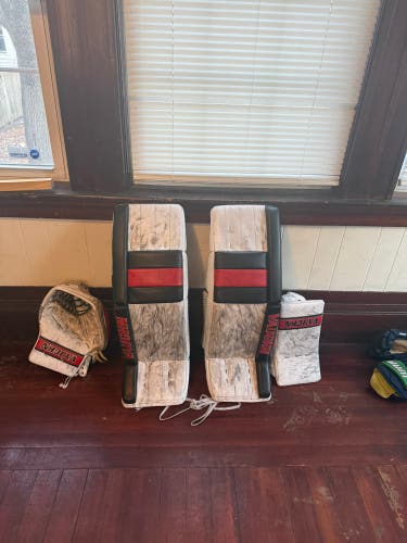 33" 2022 Vaughn V10 Pro Carbon Regular Goalie Full Set (Used)