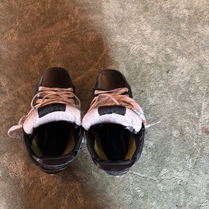 Black 2018 Bauer Supreme 2S Pro Hockey Skates Regular Width Size 4 (Used)