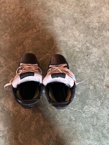 Black 2018 Bauer Supreme 2S Pro Hockey Skates Regular Width Size 4 (Used)