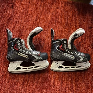 2014 Bauer Vapor X100 Hockey Skates Regular Width Size 4.5 (Used)