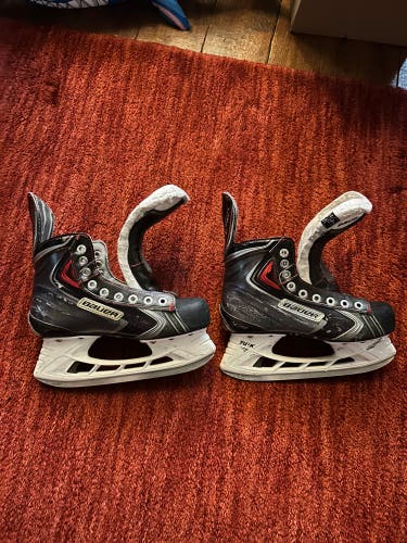2014 Bauer Vapor X100 Hockey Skates Regular Width Size 4.5 (Used)