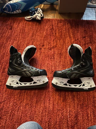 Reebok 30K Pump Hockey Skates Regular Width Size 3.5 (Used)
