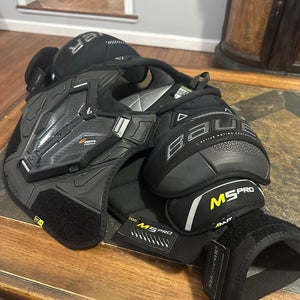 Men's Large Intermediate Bauer Supreme M5 Pro Shoulder Pads (Used)