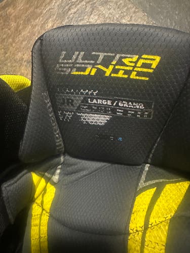 Junior Large Bauer Supreme Ultrasonic Hockey Pants (Used)