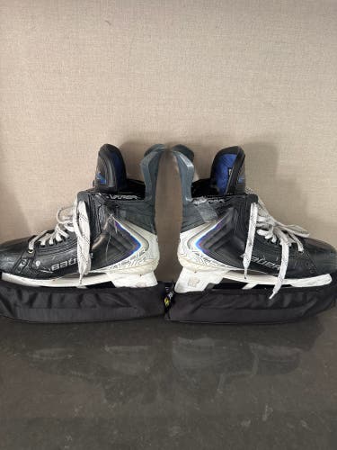 2025 Bauer Vapor Flylite Hockey Skates Regular Width 8 (Used)