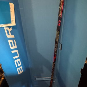 Junior Bauer Pulse Right Handed Hockey Stick P28 40 Flex (New)