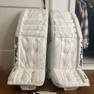 32" True Catalyst 7X3 Goalie Leg Pads (Used)