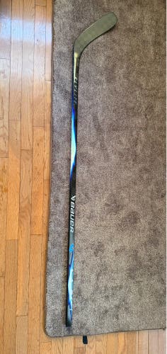 Intermediate Bauer Vapor Flylite Right Handed Hockey Stick P88 65 Flex (Used once)