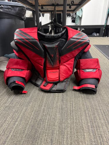 Large Bauer Hyperlite Goalie Chest Protector (Used)