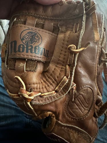 Infield Nokona Amg1100 Baseball Glove 11" (Used)