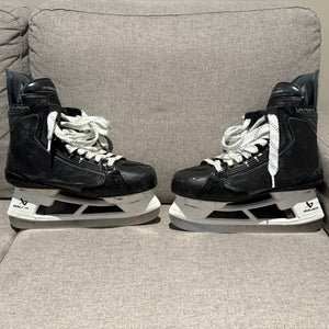 Black 2025 Bauer Vapor Flylite Hockey Skates Pro Stock 8.5 (Used)