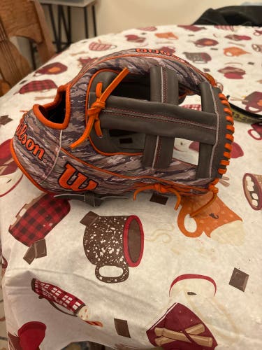 2025 Wilson A2000 RH Infield Baseball Glove 11.75" (Used)