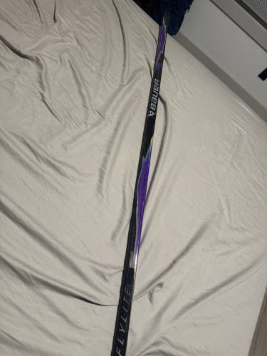 Senior Bauer Vapor Flylite Right Handed Hockey Stick P28 70 Flex (New)
