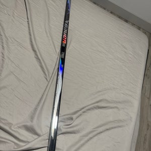 Senior Bauer Vapor Flylite Right Handed Hockey Stick P28 70 Flex (New)