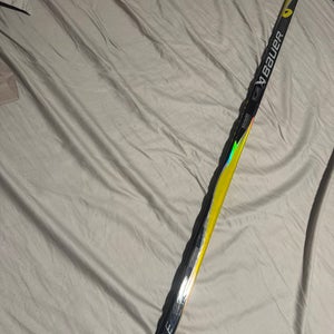 Intermediate Bauer Vapor Flylite Right Handed Hockey Stick P28 65 Flex (New)