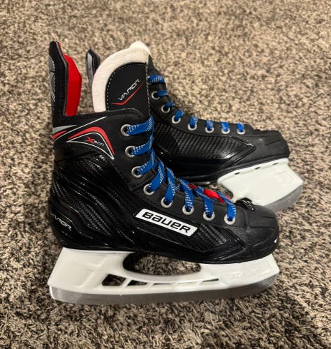 2017 Bauer Vapor X300 Hockey Skates Regular Width Size 3 (New)