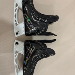 2025 CCM JetSpeed FT8 Pro Custom Black Hockey Skates Regular Width 7 (New)