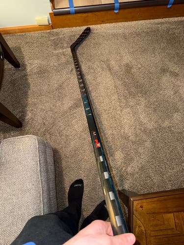 Senior CCM Vizion Right Handed Hockey Stick P28+1/4 75 Flex (New)