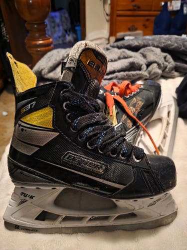 Black/Yellow Bauer Supreme S37 Hockey Skates Regular Width Size 6.5 (Used)