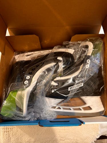 Bauer XLS Hockey Skates Regular Width Size 4 (New)
