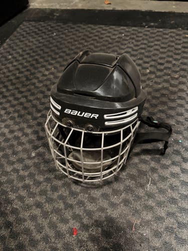 Large Bauer Re-Akt 75 Helmet (Used)