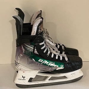 Green 2024 Bauer Vapor Hyperlite 2 Hockey Skates Wide Width 9 (Used)