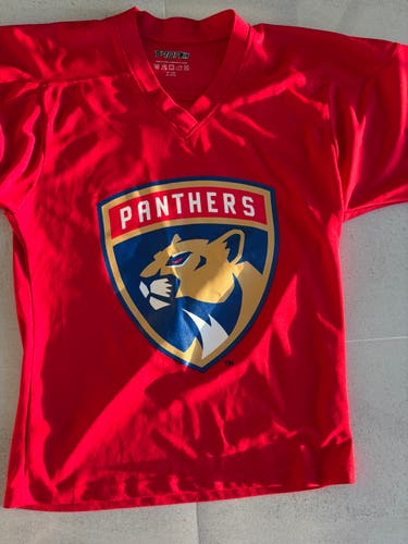 Red Large/Extra Large Boys Tron Jersey (Used)