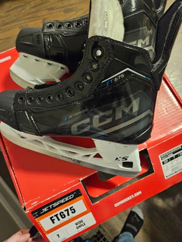 Black CCM JetSpeed FT675 Hockey Skates Wide Width 7 (Used)
