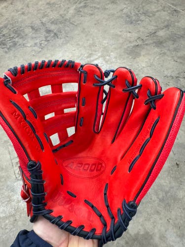 2024 Outfield Right Hand Throw Wilson A2000 Baseball Glove 12.5" (Used)
