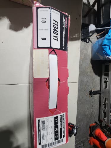 Black CCM JetSpeed Hockey Skates Regular Width 10 (Used)