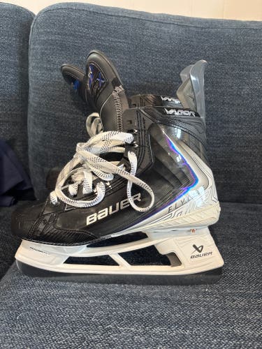 2025 Bauer Vapor Flylite Hockey Skates Regular Width 9.5 (Used)