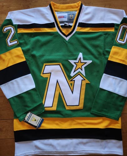 Minnesota North stars men’s large throwback Dino Ciccarelli