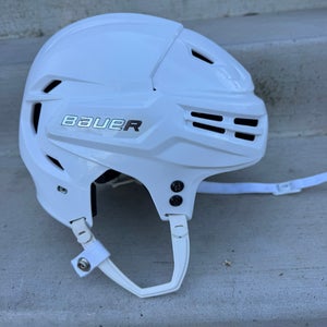 Medium Bauer Re-Akt Helmet (Used)
