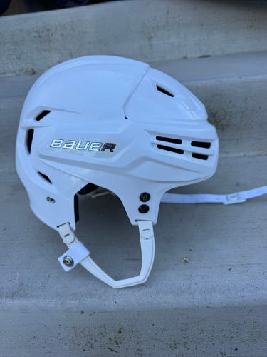 Medium Bauer Re-Akt Helmet (Used)