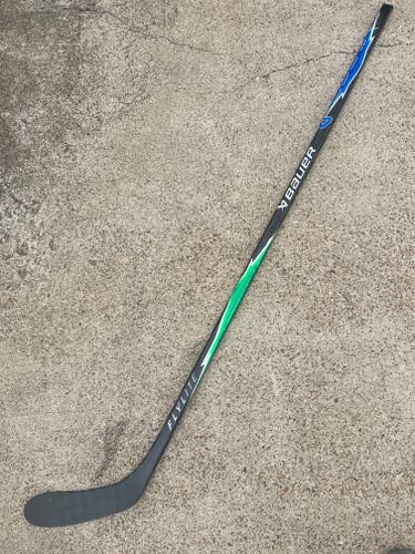 BAUER VAPOR Flylite Pro Stock Hockey Stick Grip P28 55 Flex Right 78923