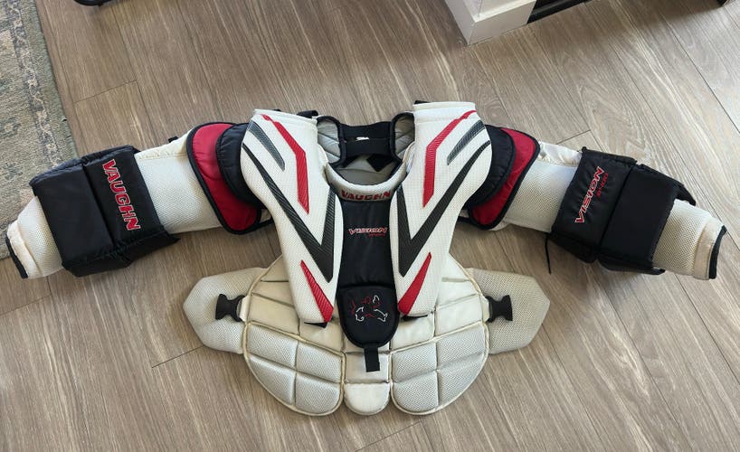 Medium Vaughn Vision 9400 Goalie Chest Protector (Used)