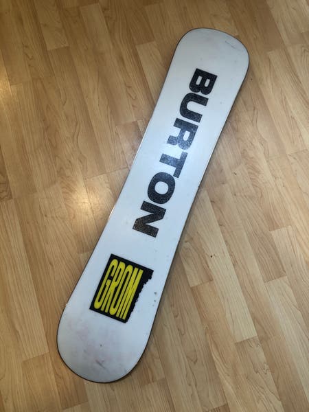 burton 130cm snowboard Kids' Feelgood Smalls Camber Snowboard, : Sports & Outdoors The symmetrical twin shape is great for learning tricks and riding switch too Hot Buy Alert!  